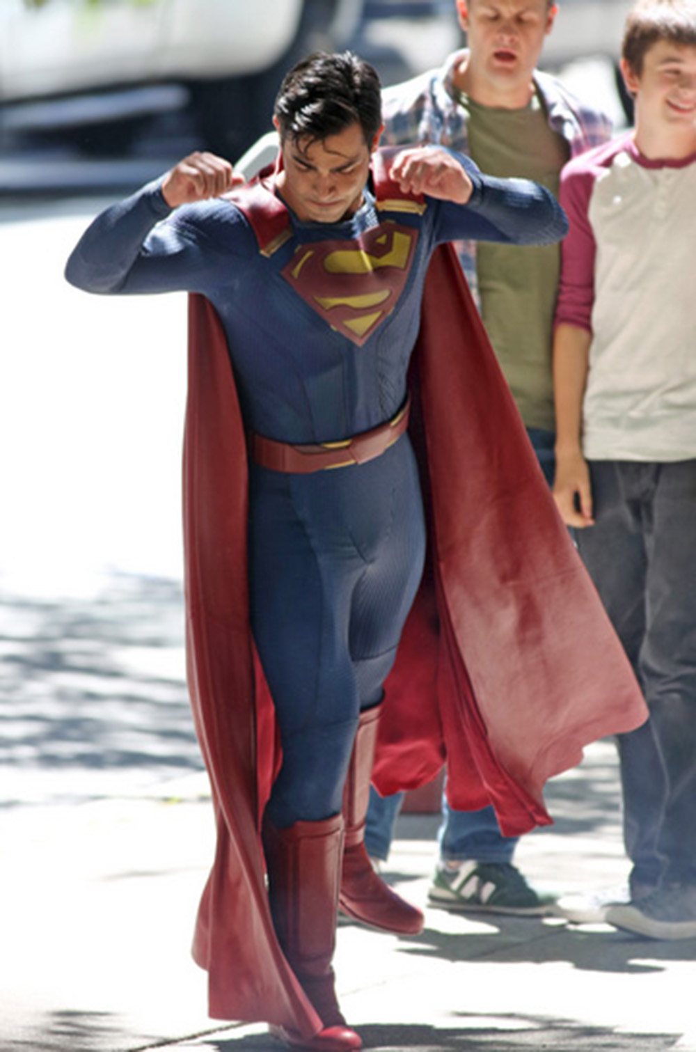 Pics And Video Of Tyler Hoechlins Superman On Supergirl Know It All Joe
